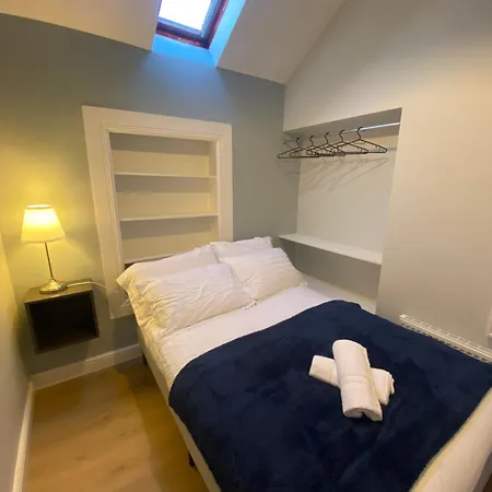 Ferienhaus Newly Furnished 5 Bedroom Gem In *
