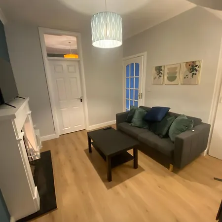 Newly Furnished 5 Bedroom Gem In Ferienhaus