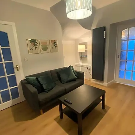 Newly Furnished 5 Bedroom Gem In Ferienhaus *