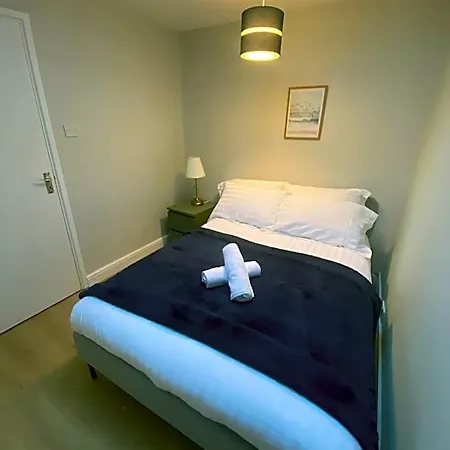 Newly Furnished 5 Bedroom Gem In Ferienhaus *