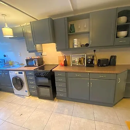 Newly Furnished 5 Bedroom Gem In Ferienhaus
