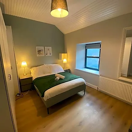 Newly Furnished 5 Bedroom Gem In