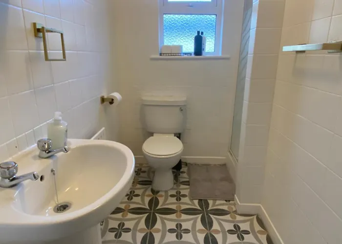 Newly Furnished 5 Bedroom Gem In סליגו